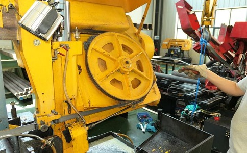 如何解决纳雍卧式金属带锯床切削时出现的断带现象？