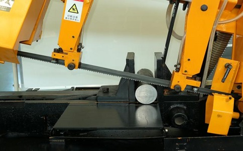 纳雍数控带锯床自动送料精度会出现偏差吗？